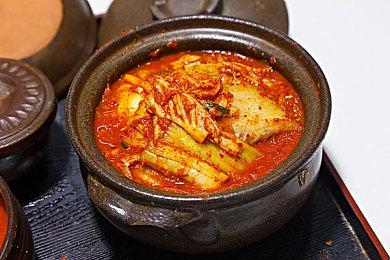 微软携手Crocs推出《我的世界》联名洞洞鞋